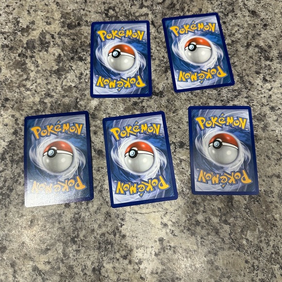 Pokémon Cards Lot Of 5 With Carrying Storage Case - Picture 7 of 11